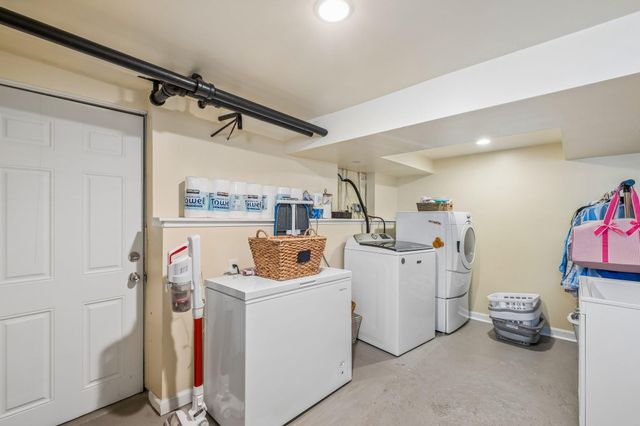 105 SPRING MILL AVE, Conshohocken, PA 19428