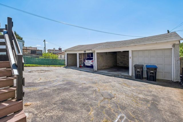 105 SPRING MILL AVE, Conshohocken, PA 19428