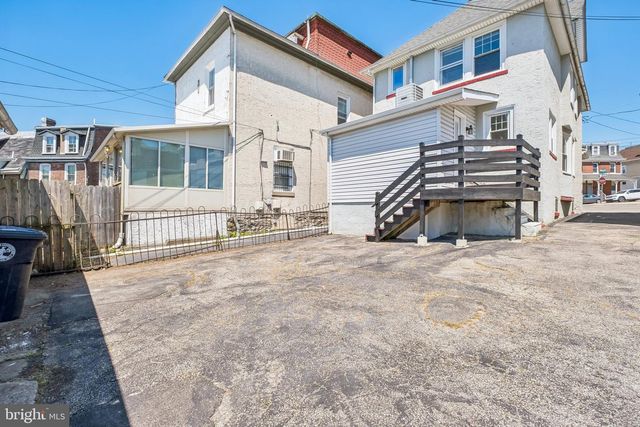 105 SPRING MILL AVE, Conshohocken, PA 19428