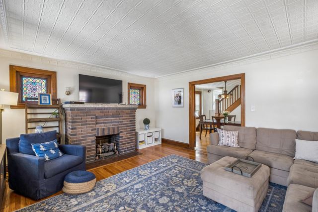 105 SPRING MILL AVE, Conshohocken, PA 19428