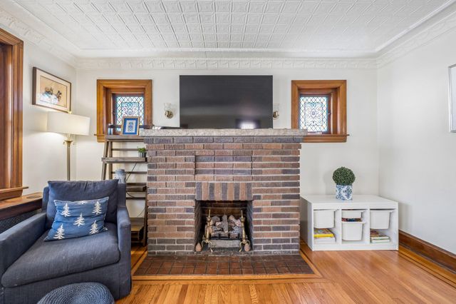 105 SPRING MILL AVE, Conshohocken, PA 19428