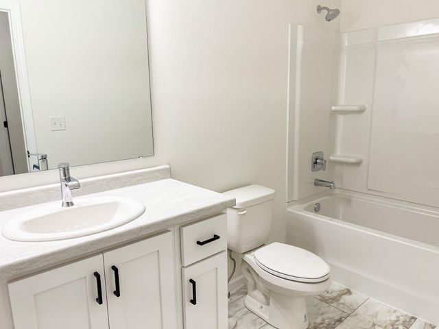 2832 74th Avenue S, Fargo, ND 58104