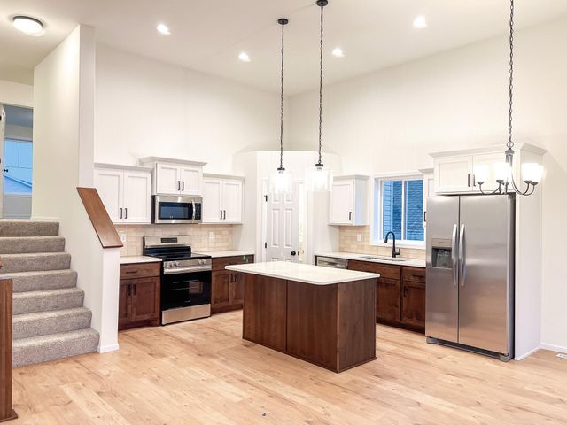 2832 74th Avenue S, Fargo, ND 58104