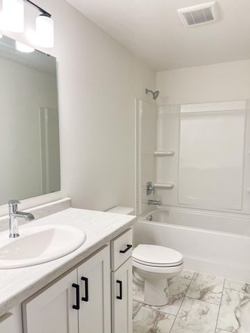 2832 74th Avenue S, Fargo, ND 58104