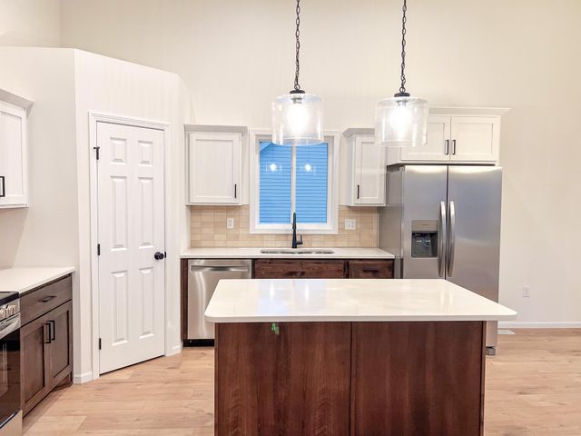 2832 74th Avenue S, Fargo, ND 58104