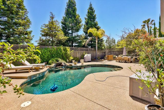 1708 Poppy Field Dr, Roseville, CA 95661