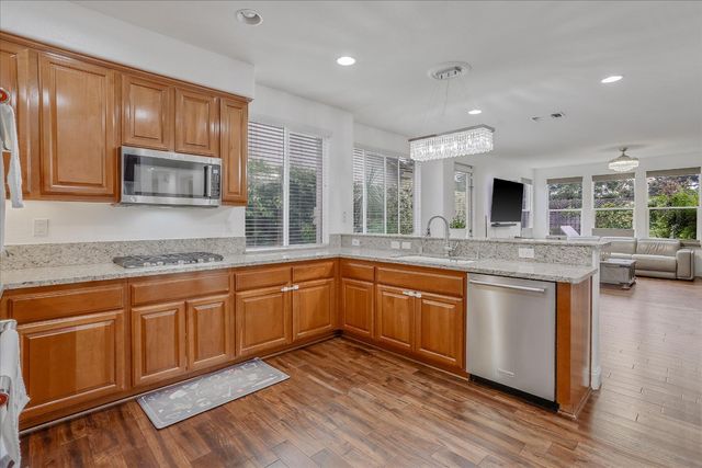 1708 Poppy Field Dr, Roseville, CA 95661