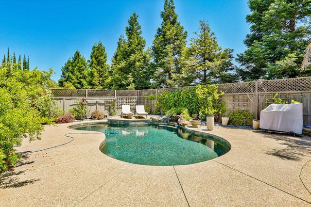 1708 Poppy Field Dr, Roseville, CA 95661