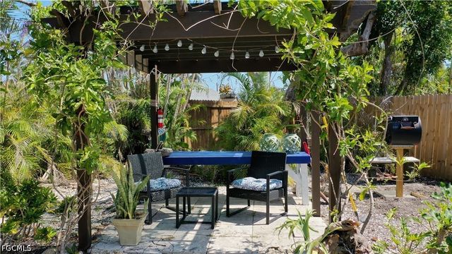 253 Bayshore DR, Cape Coral, FL 33904