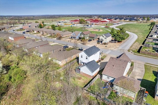 7715 Bridgegate Avenue, Springdale, AR 72762