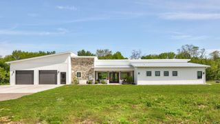 5595 Riverview Drive, Bridgeport, MI 48722