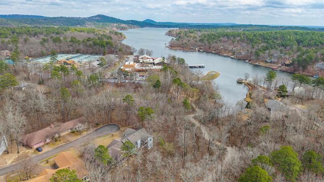 18 LANZA Court, Hot Springs Village, AR 71909