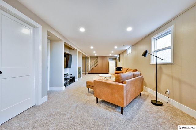 9144 Boyd Street, Omaha, NE 68134