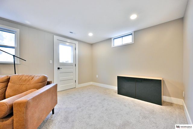 9144 Boyd Street, Omaha, NE 68134