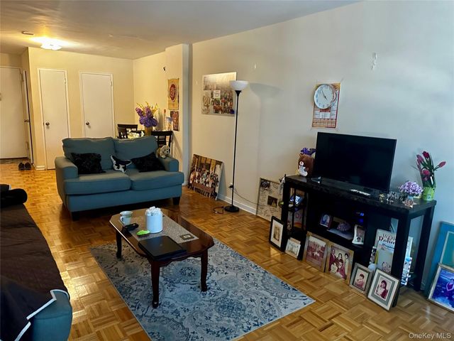 89-00 170 Street 3J, Jamaica, NY 11432