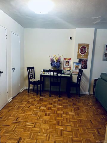 89-00 170 Street 3J, Jamaica, NY 11432