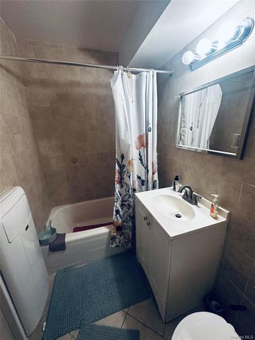 89-00 170 Street 3J, Jamaica, NY 11432
