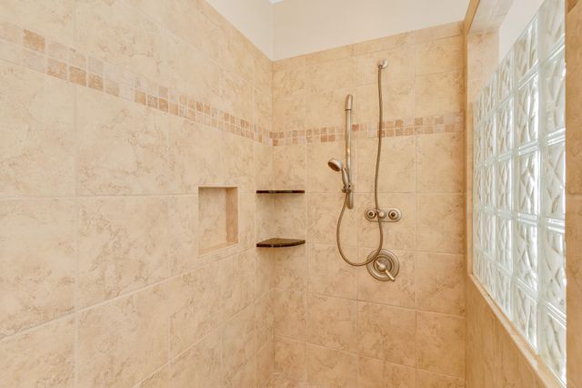 9237 Leaf Brook Lane, Apison, TN 37302