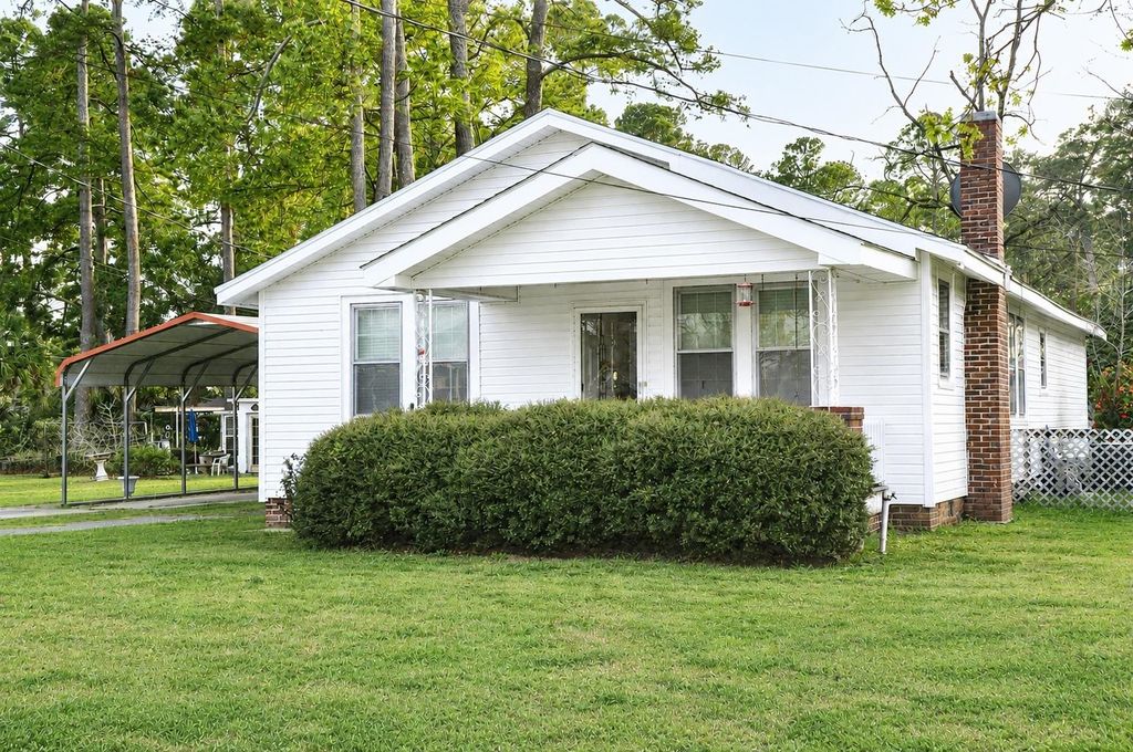 910 Sandy Bluff Rd., Mullins, SC 29574