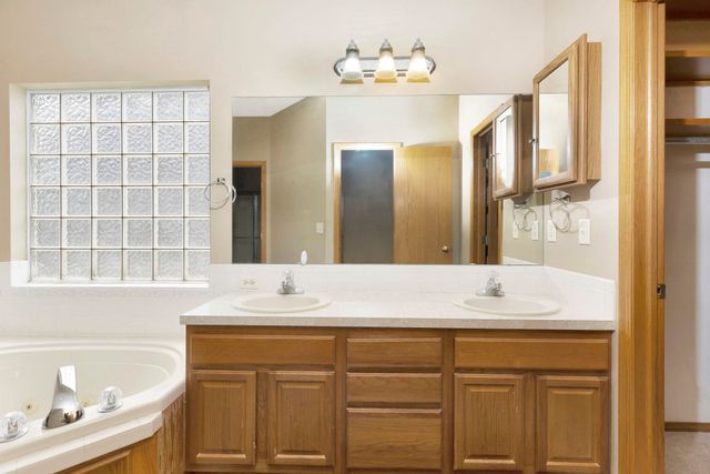 4551 N Fritillary St, Bel Aire, KS 67226