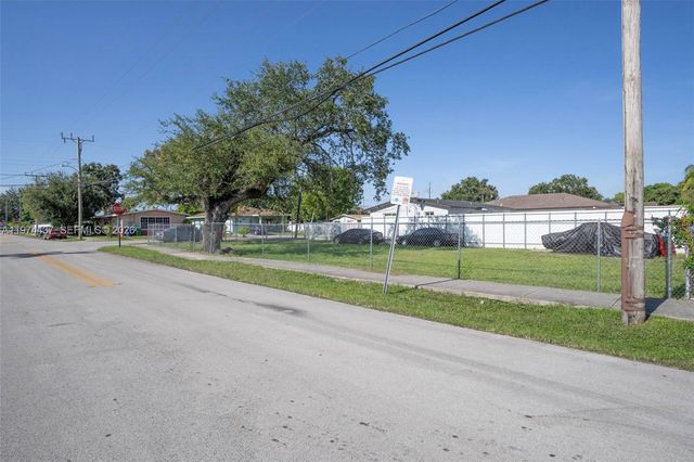 1990 NW 153rd St, Miami Gardens, FL 33054