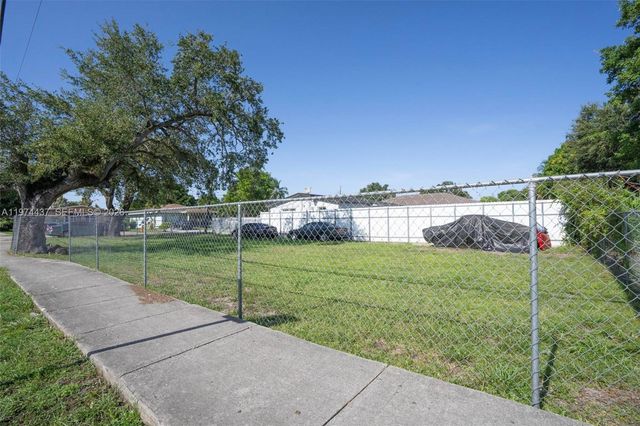 1990 NW 153rd St, Miami Gardens, FL 33054