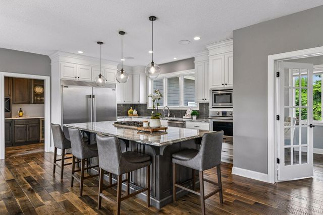 2880 Fairway Drive, Chaska, MN 55318