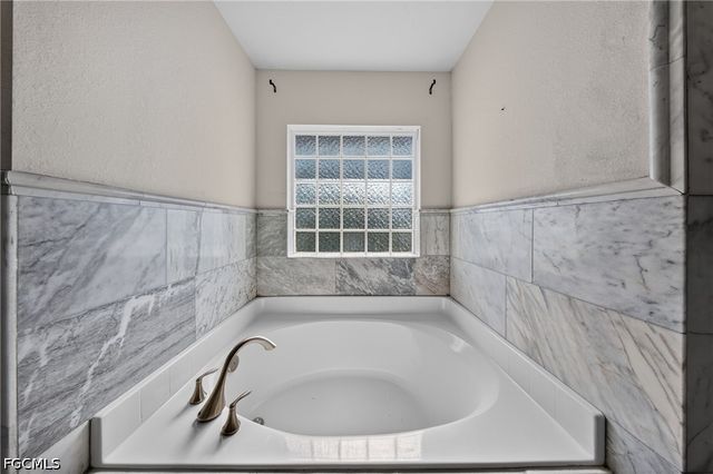 527 NW 27th AVE, Cape Coral, FL 33993