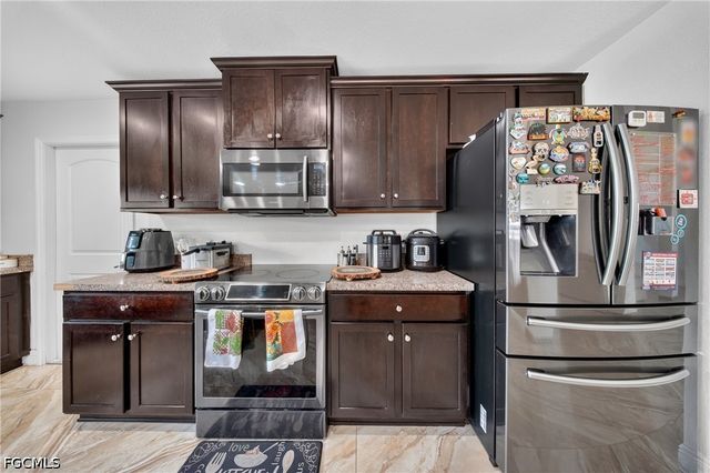 527 NW 27th AVE, Cape Coral, FL 33993
