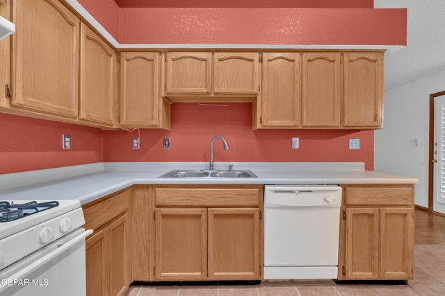 7516 PLAZA TAURINA Drive, El Paso, TX 79912