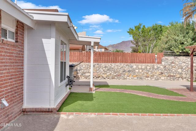 7516 PLAZA TAURINA Drive, El Paso, TX 79912