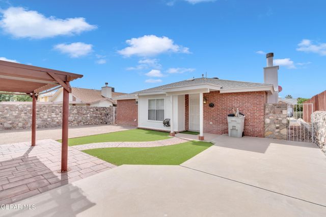 7516 PLAZA TAURINA Drive, El Paso, TX 79912