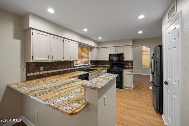 3402 E WINDSONG Drive, Phoenix, AZ 85048