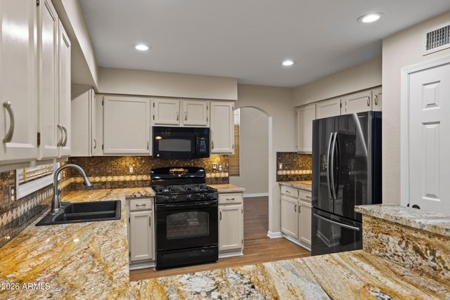 3402 E WINDSONG Drive, Phoenix, AZ 85048