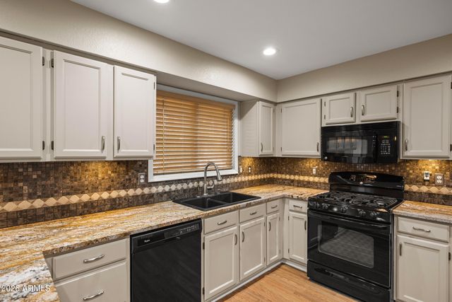3402 E WINDSONG Drive, Phoenix, AZ 85048