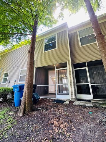 207 GOLDEN POND COURT, Valrico, FL 33594