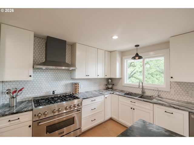 7500 SPRING VALLEY Rd, Salem, OR 97304