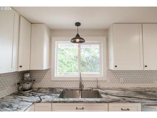 7500 SPRING VALLEY Rd, Salem, OR 97304