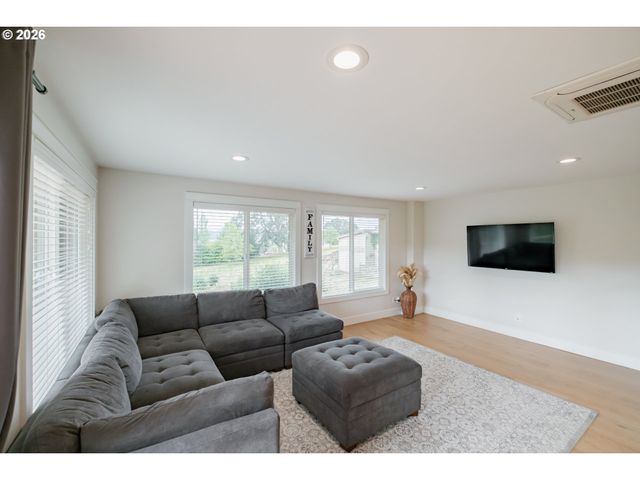 7500 SPRING VALLEY Rd, Salem, OR 97304