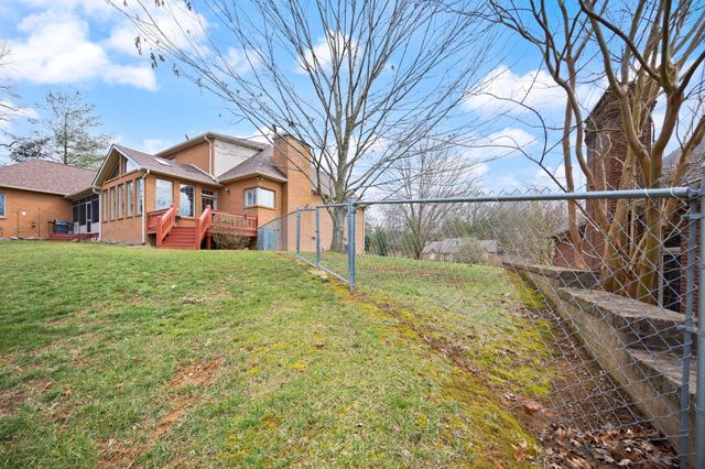 512 Water Cliff Drive, Somerset, KY 42503