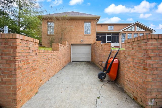 512 Water Cliff Drive, Somerset, KY 42503