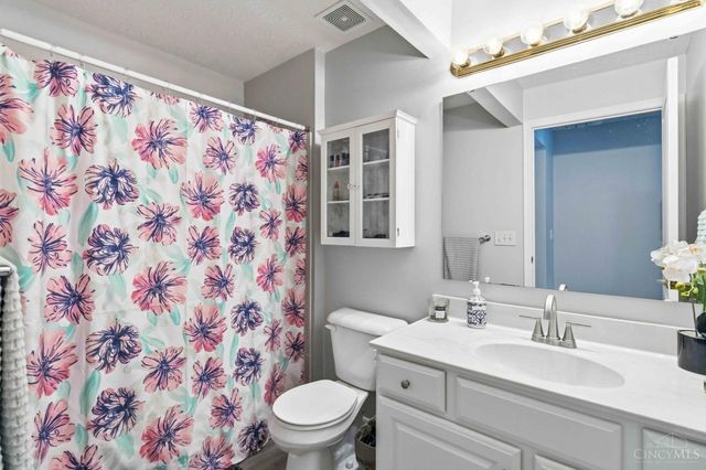 5874 Stonebridge Circle, Miami Twp, OH 45150
