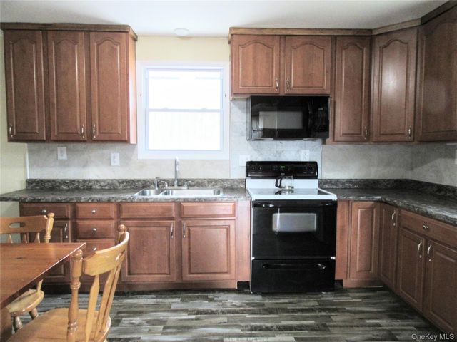 18 Station Road, Salisbury Mills, NY 12577