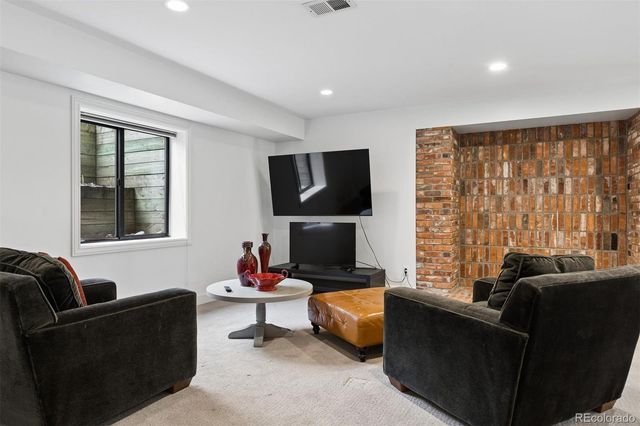 15 Mockingbird Lane, Englewood, CO 80113