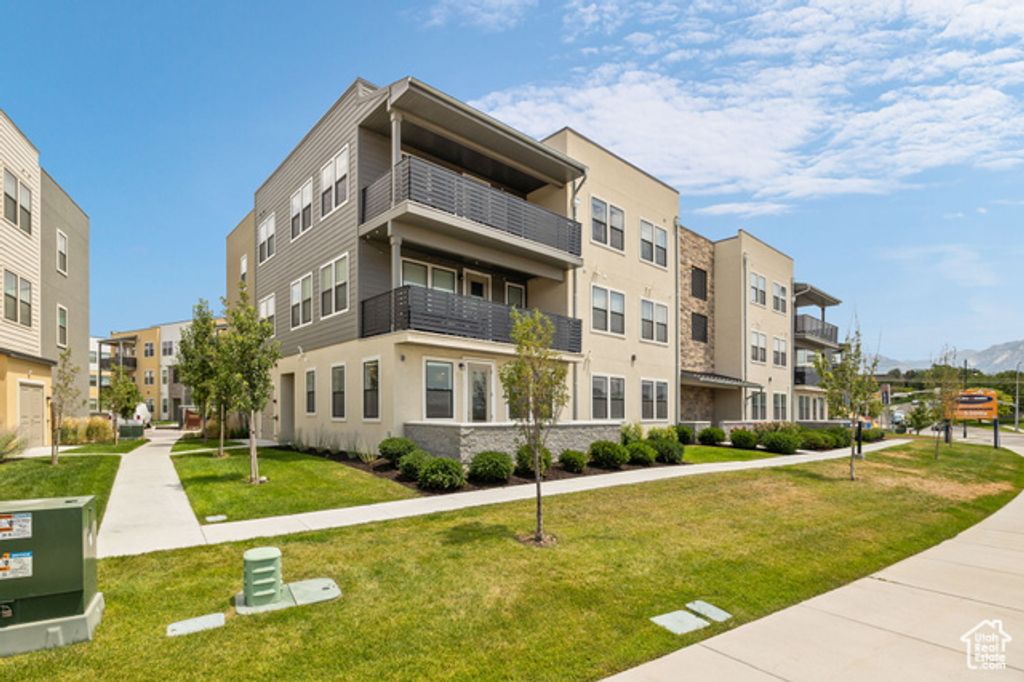 8392 S SKY MIRROR LN #101, Midvale, UT 84047