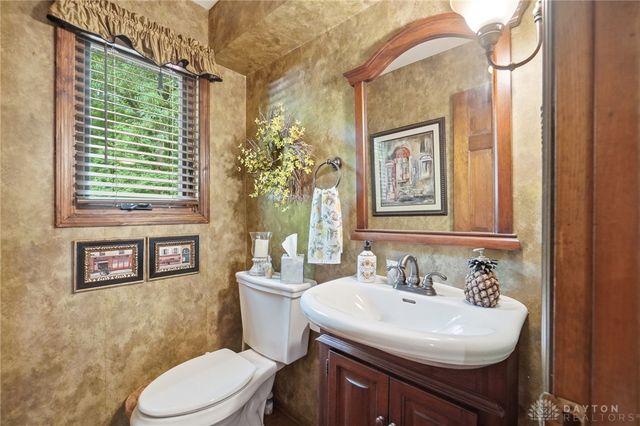 7735 N Winding Way, Tipp City, OH 45371