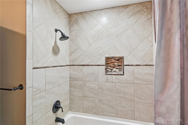 7735 N Winding Way, Tipp City, OH 45371