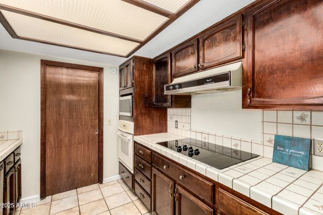 7645 W BLUEFIELD Avenue, Glendale, AZ 85308