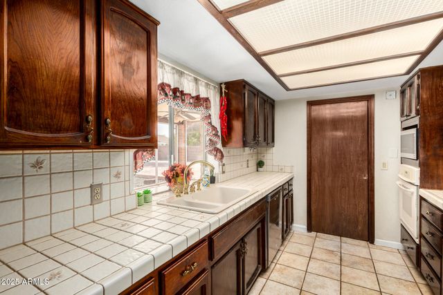 7645 W BLUEFIELD Avenue, Glendale, AZ 85308