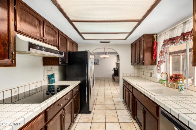 7645 W BLUEFIELD Avenue, Glendale, AZ 85308